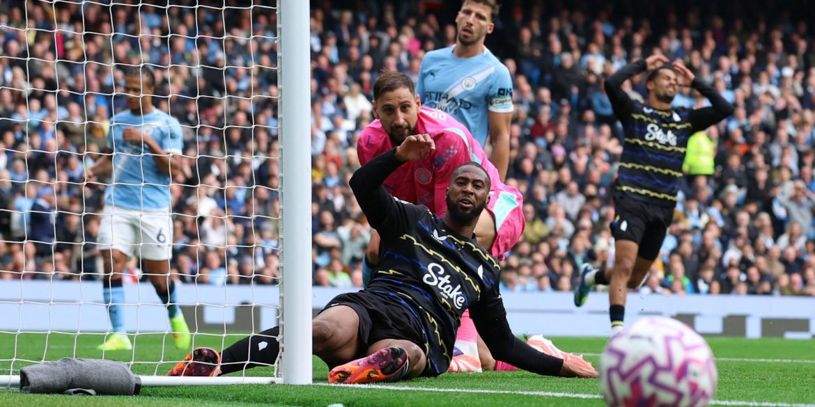 Not just Beto: Moyes must drop 5/10 Everton star who made just 17 passes