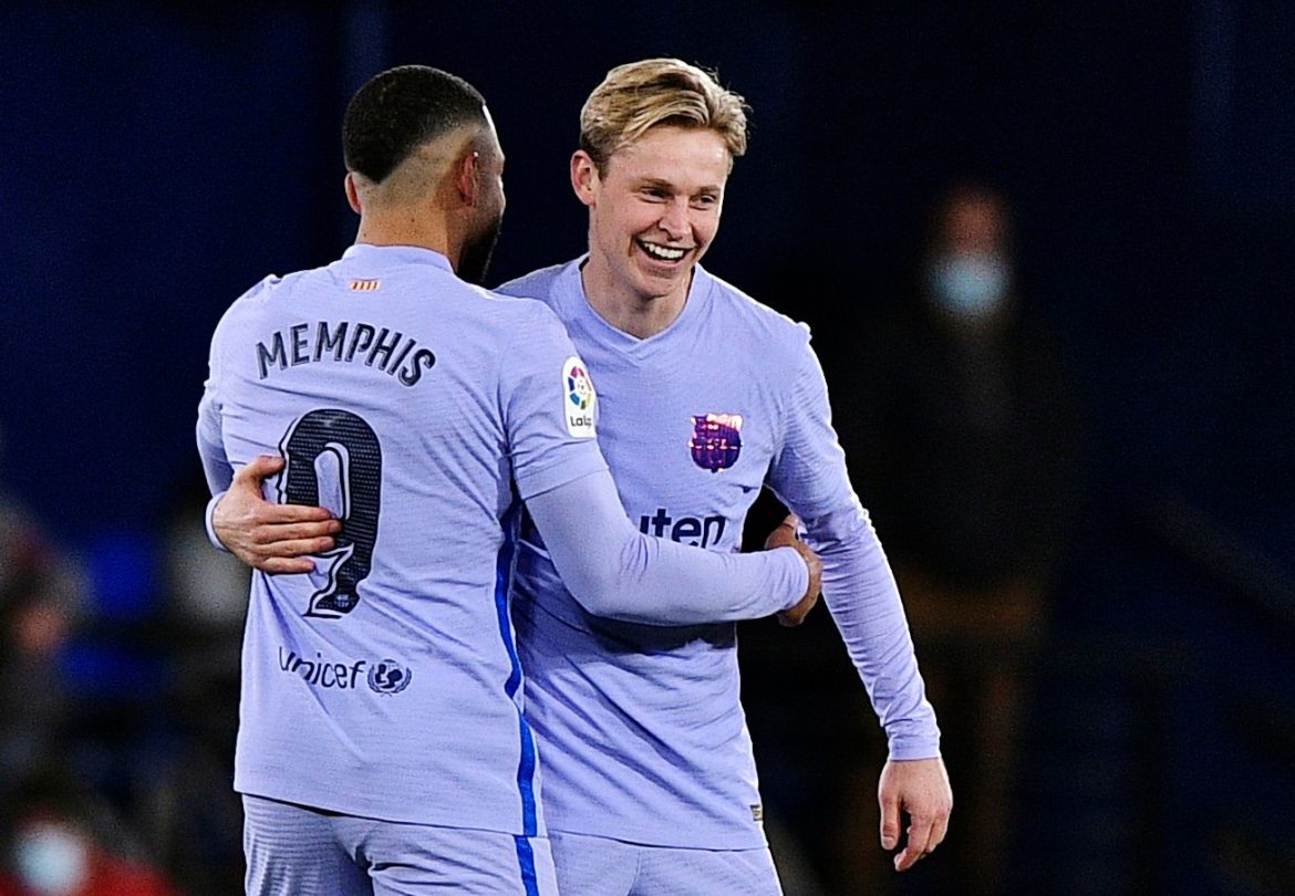 Liverpool fans flock to de Jong update